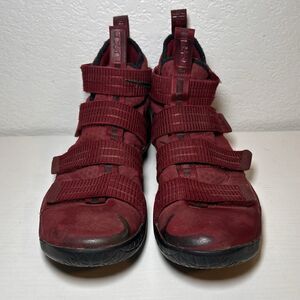 Nike LeBron Soldier 11 SFG Burgundy Shoes Men Sz 9 Crimson Sneakers 897646-600